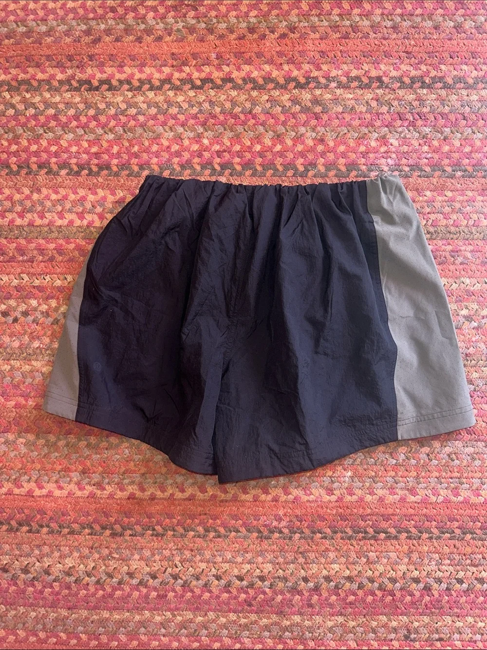 NWT lululemon NYLON Black GREEN COLORBLOCK Athletic Shorts 5”